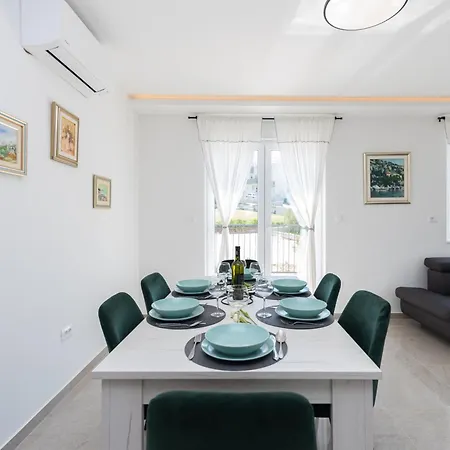With Parking Space Podstrana, Split - 23092 شقة