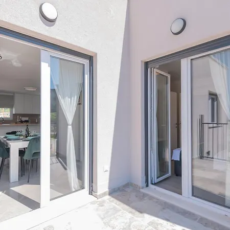 With Parking Space Podstrana, Split - 23092 * بودْسْتغانا